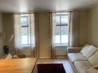 City Centre Stylish Apartment - 4