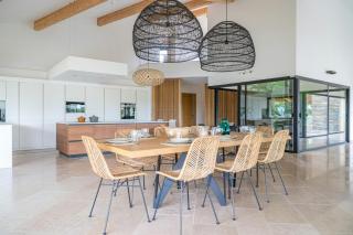 Architect's Villa With Infinity Swimming Pool - 8