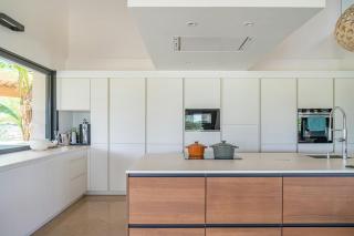 Architect's Villa With Infinity Swimming Pool - 7