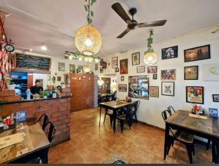 Cozy room at The Hole In The Wall Cafe Indiranagar - 1 - 2