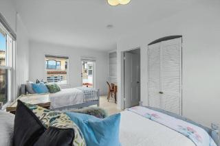 Exclusive Three-Bedroom Beachfront Cottage With Unobstructed Ocean Views - Manhattan Beach - 7