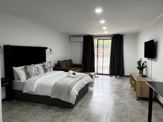 Riverstone Studio - Self Catering - 0