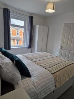 Modern Double Room in Shared House - Perfect for Work Stays - 7