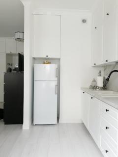 Biało czarny apartament z ogródkiem i parkingiem - 4