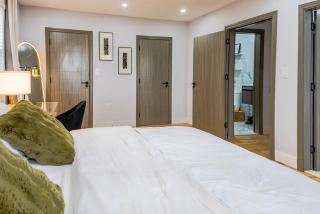 Velvet Vue Suite Near JFK, UBS Arena, & 30mins from City - 5