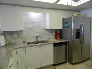 Sherwin Highly Desired 2BR Overlooks Pool - Ocean 906 -1 - 4