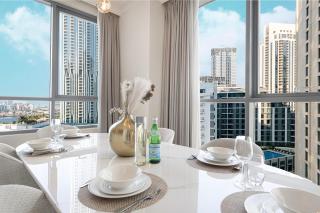 Huge Modern 1BR in Creek Harbour steps to Central Park with a creek view and infinity pool by La Brisa Dubai - 2