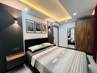 8 High-Speed Internet Smart TV Air Conditioned - 8