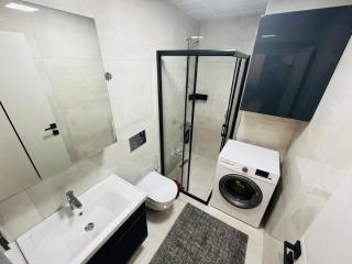 8 High-Speed Internet Smart TV Air Conditioned - 3