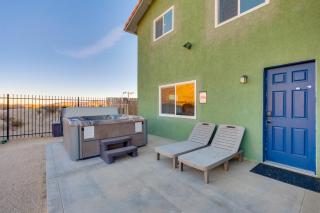 The Maharaja Retreat with Hot Tub and EV Charger! - 3