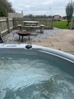 Mill House Farm Pods - Lapwing Lodge - 2