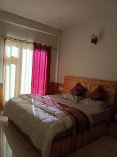 woodstock villa & cafe - 1