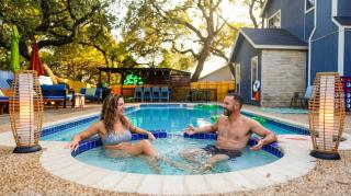 Resort Style Backyard Arcade Games Hot Tub - San Antonio - 3