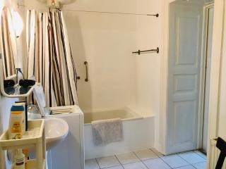 Monument Heritage Apartment-Classic Budapest Home - 4