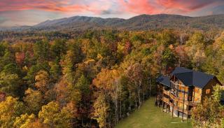 Alpine Haven Cabin and Spa - 9