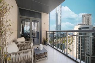 Huge Modern 1BR in Creek Harbour steps to Central Park with a creek view and infinity pool by La Brisa Dubai - 3