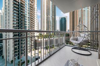 Huge Modern 1BR in Creek Harbour steps to Central Park with a creek view and infinity pool by La Brisa Dubai - 7