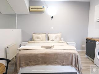 Renthouse ApartHotel Room #10 - 6