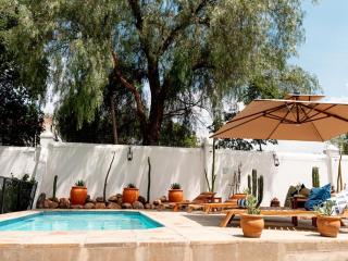 Far Far Away Guesthouse - 1