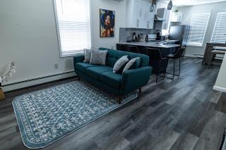 Cozy Urban Oasis Near NYC - 7