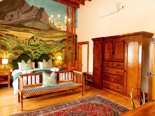 Far Far Away Guesthouse - 9