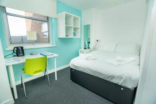 Budget En-suite Room in Coventry City Centre - 1
