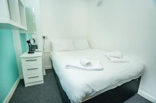 Budget En-suite Room in Coventry City Centre - Coventry - 1