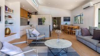 Onetangi Seaview Residence - 2