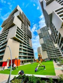 Grand Heyat Residents - 1