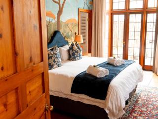 Far Far Away Guesthouse - 6