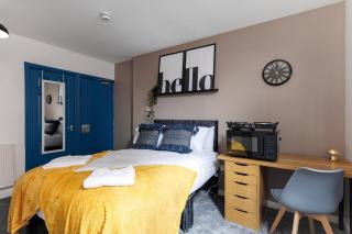 City Centre Studio 5 with Kitchenette, Free Wifi and Smart TV with Netflix by Yoko Property - 7