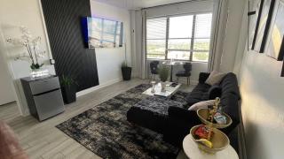 Luxury Skyrise Condo Downtown Jax - 7