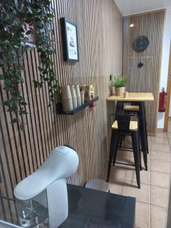 Hostal De la Rosa By Parque Warner Madrid - 5