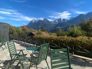 Elegant Studio With Pool and Spa Access - 8