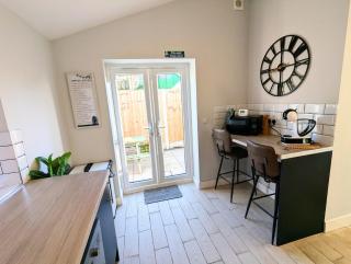 3 bedroom, 3 en-suite modern home - 2