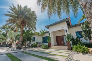 2-min to Beach, Spacious and Modern, brand new - 9