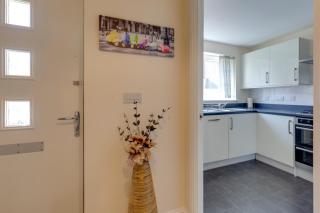 Modern House with Free Parking & Superfast WiFi - 6