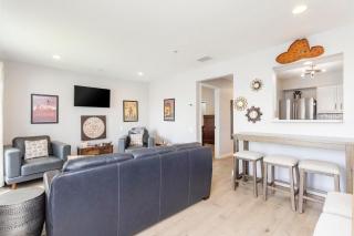 Riverfront Condo Walk Downtown Pool Parking - 4