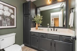 Riverfront Condo Walk Downtown Pool Parking - 6