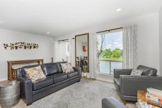 Riverfront Condo Walk Downtown Pool Parking - 5