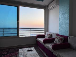 صف اول على البحر مباشر منطقة القيادات شقة رقم 3 - 3