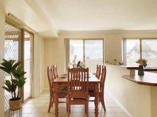 Pet friendly home near Adventure World Fiona Murdoch - 4