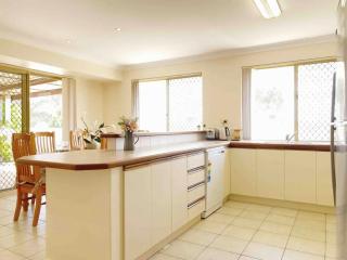 Pet friendly home near Adventure World Fiona Murdoch - 3