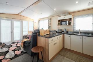 Host & Stay - Leon's Retreat - 2