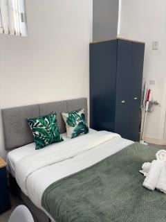 Modern Studio - Central Location - Parking & Wi-Fi - 3