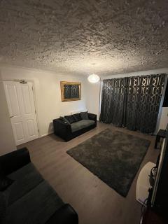 Cosy Modern 5-Bedroom house-Free Parking - 9