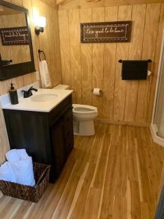 North Fork Cottages & RV Resort - 6