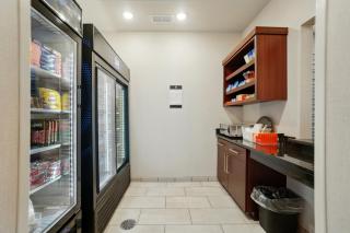 Cobblestone Hotel & Suites - Eaton - 3