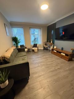 Vacant Nests Ivy Cottage 3BR Wi-Fi - 6