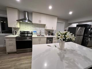 1-Bedroom 1Bathroom Entire Unit closer to Fairview Mall & Waterloo Airport - 4